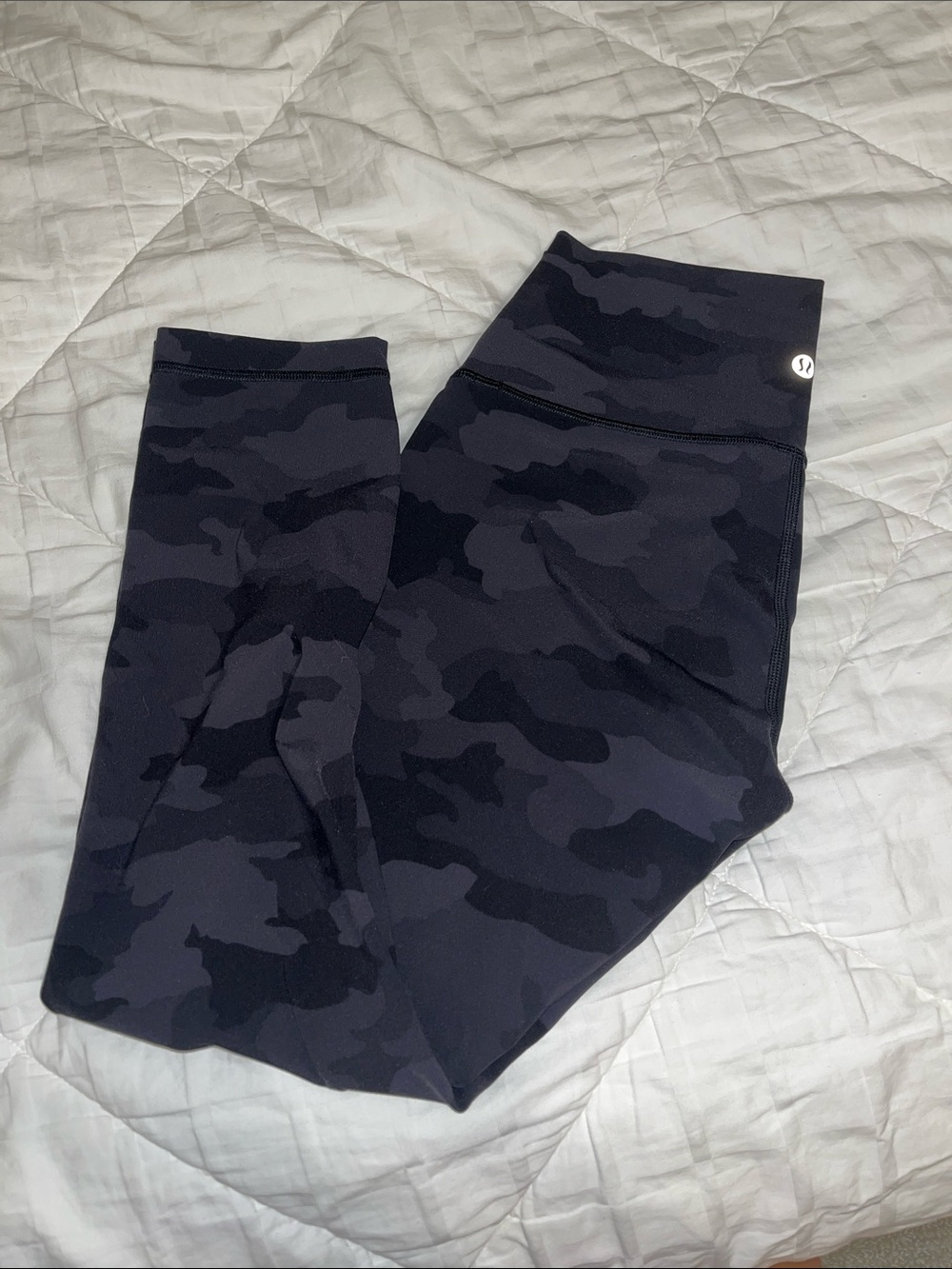 Lululemon wunder under cropped leggings (21”) in camo size 6